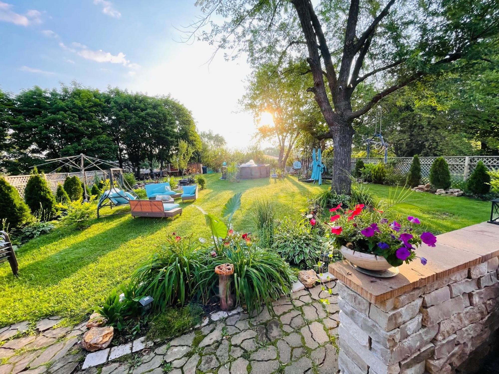 Schaumburg Paradise Oasis With A Secret Garden And Private Pool Exteriör bild